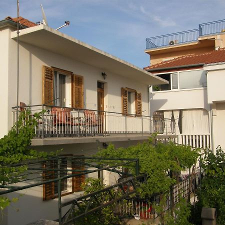 Apartment Antonija Примоштен Экстерьер фото